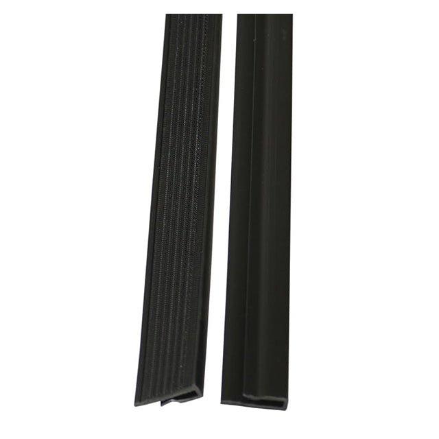 Μια μαύρη ανταλλακτική λωρίδα Velcro TASKI VersaPlus μήκους 40 cm από την Diversey, για θήκη TASKI VersaPlus και συμβατή με TASKI SUM μονοκόμματες σφουγγαρίστρες, απεικονίζεται σε λευκό φόντο. Η συσκευασία περιέχει 1 τεμάχιο.