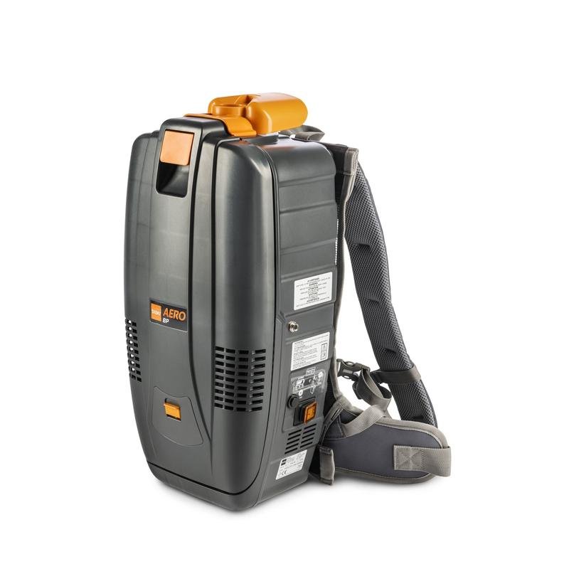 Το TASKI AERO BP B Li-Ion της Diversey Deutschland GmbH & Co. OHG είναι μια εξαιρετικά ελαφριά 3σε1 σκούπα πλάτης με τεχνολογία λιθίου-ιόντων, ιδανική για τον καθαρισμό σκαλών και στενών χώρων - φορητή, με ελεύθερα χέρια για απαιτητικές εργασίες.