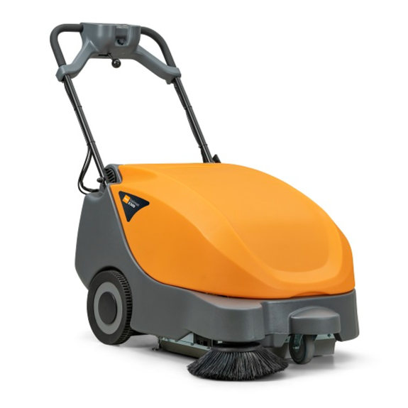 Το TASKI balimat 2300 RTU από την Diversey Deutschland GmbH είναι μια χειροκίνητη μηχανή σάρωσης για την καθημερινή σάρωση μεσαίων επιφανειών, συμπεριλαμβανομένων 2 κυλινδρικών βουρτσών, πλευρικής βούρτσας, μπαταρίας 42.5Ah και φορτιστή.