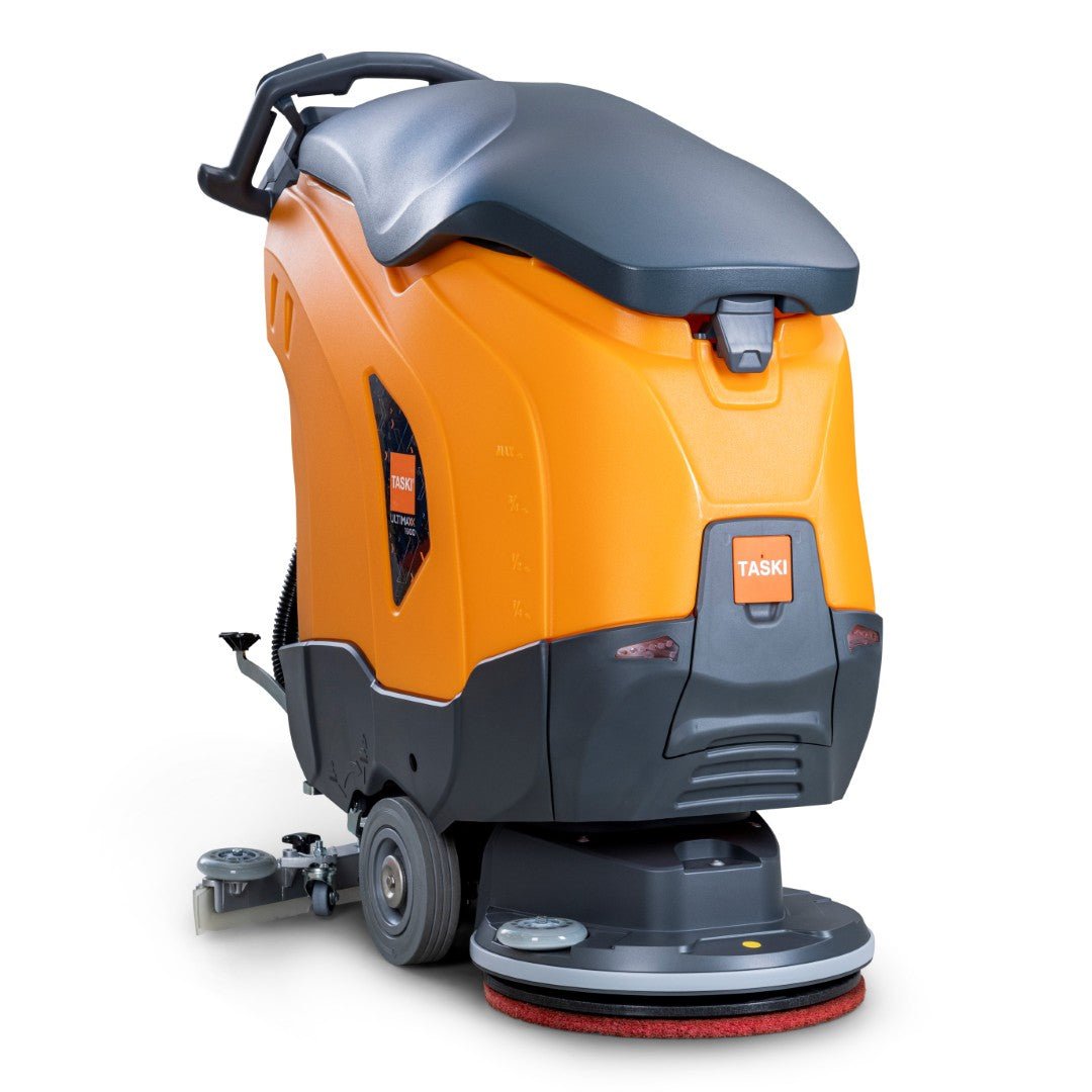 Η TASKI ULTIMAXX 1900 SD50 Economy από την Diversey Deutschland είναι μια πορτοκαλί-γκρι μηχανή καθαρισμού με δεξαμενή 42L, μονό δίσκο 50cm, λαβή, πίσω τροχούς και εμφανές Taski Branding. Χωρίς κίνηση· ιδανική για αποτελεσματικό καθαρισμό.