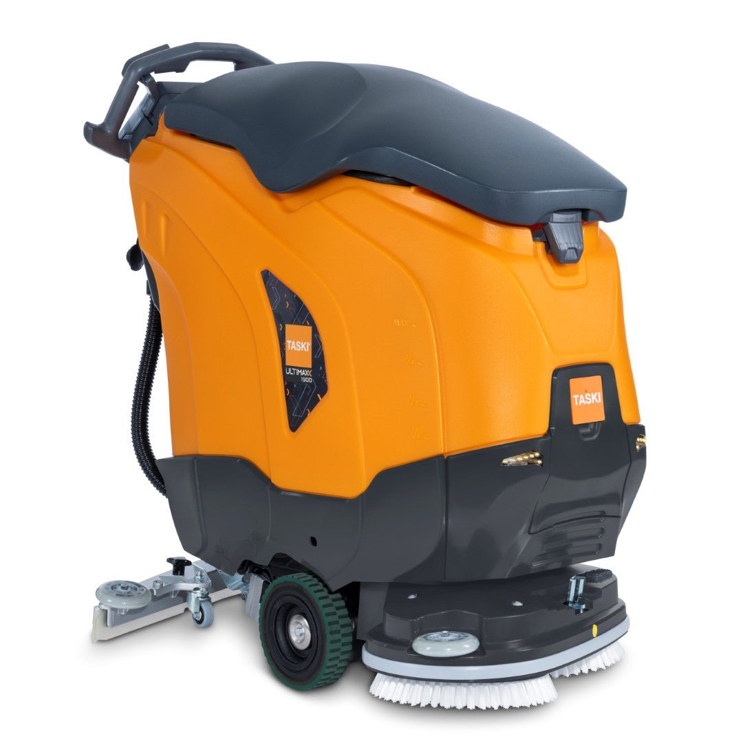 Η TASKI ULTIMAXX 1900 DD65 Performance BMS 25A EBU από την Diversey Deutschland είναι μια πορτοκαλί-μαύρη μηχανή καθαρισμού με κάθισμα της νεότερης γενιάς με δεξαμενή 42L, κίνηση τροχών, πίνακα ελέγχου, απορροφητήρα και αποδοτικό διπλό δίσκο 65cm για τον καθαρισμό δαπέδων.