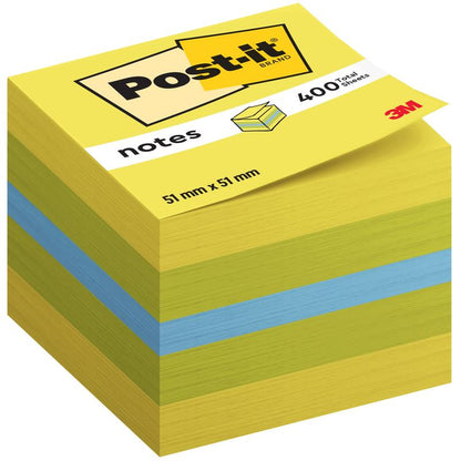 Ο Post-it® Notes Mini Würfel από την 3M Deutschland GmbH προσφέρει 400 κίτρινα και μπλε φύλλα (51 x 51 mm, 100% PEFC) ανά μπλοκ. Η συσκευασία είναι διακοσμημένη με το λογότυπο Post-it® και το λογότυπο 3M.