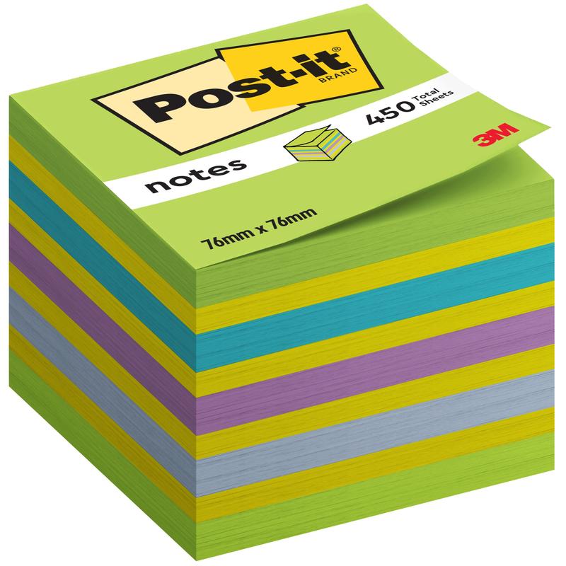 Ένας κύβος σημειώσεων Post-it® 76 mm x 76 mm, 450 φύλλα/μπλοκ, 100% PEFC της 3M Deutschland GmbH σε χρώματα πράσινο, μπλε, μοβ και κίτρινο με ετικέτα με τις λεπτομέρειες του προϊόντος και το λογότυπο της μάρκας.