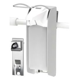 Der Dr. Schnell Rohrhalter für Euroflasche von DR.SCHNELL GmbH & Co. KGaA ist ein Wandzubehör aus Metall und Kunststoff für Spender, hier montiert auf einer horizontalen Schiene mit einer Nahaufnahme der Halterung in der unteren linken Ecke.