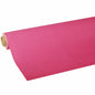 Eine Rolle Tischdecke Tissue „ROYAL Collection“ der PAPSTAR GmbH in leuchtendem Pink ist teilweise abgerollt und zeigt so ihre hochwertige Tissue-Qualität und Farbe, wobei an einem Ende der Kartonkern sichtbar ist.