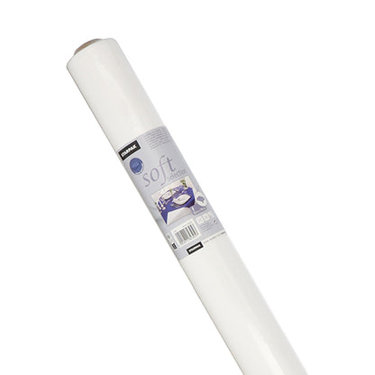 Σε λευκό φόντο απεικονίζεται ένας διαγώνια τοποθετημένος ρόλος τραπεζομάντηλου Starpak, που μοιάζει με ύφασμα, από βελόνα "Soft Selection", με ετικέτα με λεπτομέρειες προϊόντος, το όνομα μάρκας Starpak και την εικόνα ενός στρωμένου κρεβατιού.