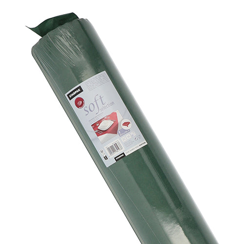 Ένα τυλιγμένο πράσινο τραπεζομάντηλο Starpak, παρόμοιο με ύφασμα Vlies «Soft Selection», από διαφανές πλαστικό με μια ετικέτα με λεπτομέρειες προϊόντος και μια φωτογραφία τραπεζιού με πιάτα και πετσέτες. Μάρκα: Starpak.