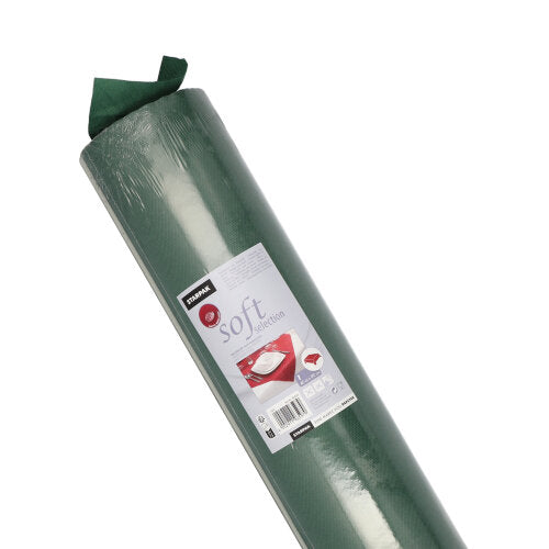 Ένα κυρτωμένο πράσινο υπόστρωμα αφρού, τυλιγμένο σε πλαστική συσκευασία με μια ετικέτα που δείχνει την επωνυμία "Starpak", το όνομα του προϊόντος "τραπεζομάντιλο, όμοιο με ύφασμα, ύφασμα 'soft selection'" και μια εικόνα του υποστρώματος που χρησιμοποιείται κάτω από το δάπεδο.