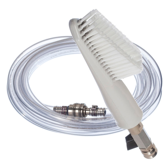 Το σετ χειροκίνητου σαμπουανίσματος της Diversey (για TASKI ergodisc 165/duo) περιλαμβάνει βούρτσα και σωλήνα - ιδανικό για επαγγελματικό καθαρισμό. Συσκευασία με 1 τεμάχιο.