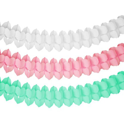 Η PAPSTAR GmbH Γιρλάντα Χαρτί (Ø 16 εκ.), πολύχρωμη "Παστέλ", εμφανίζεται στα χρώματα Λευκό, Ροζ και Μέντα με ένα διπλωμένο γεωμετρικό μοτίβο - μια κομψή επιλογή για διακόσμηση πάρτι σε παστέλ χρώματα.