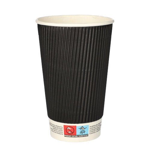 Ένα μαύρο κύπελλο Starpak 25 "To Go" Ripple Wall-Pappbecher με λευκό εσωτερικό και λευκό πάτο καθώς και τυπωμένα σύμβολα και προειδοποιήσεις στον πάτο απεικονίζεται μπροστά σε ένα απλό λευκό φόντο.