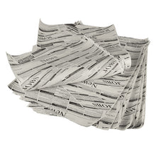 Μια στοίβα PAPSTAR 5 χαρτιά περιτυλίγματος «Newsprint» της PAPSTAR GmbH (3cm x 2cm) με την επιγραφή «NEWS» και «JOBS» βρίσκεται σε ένα λευκό υπόβαθρο που θυμίζει παραδοσιακά χαρτιά συσκευασίας.