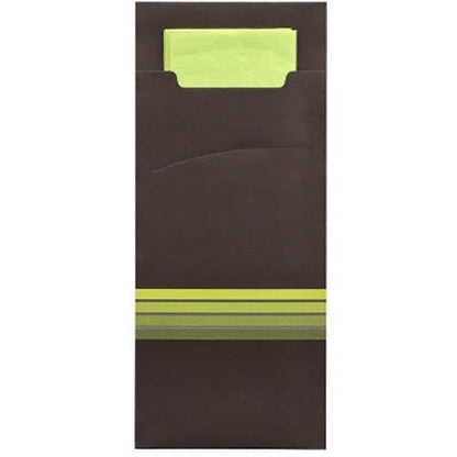 Μια PAPSTAR GmbH 520 θήκη μαχαιροπήρουνων (20 x 8,5 cm) με τρεις κιτρινοπράσινες ρίγες στο κάτω μέρος, στην οποία υπάρχει μια αντίστοιχη διπλωμένη ανοιχτοπράσινη 2-στρώσεων χαρτοπετσέτα στο μέγεθος 33 x 33 cm, που είναι εν μέρει ορατή από το ανοιχτό πάνω μέρος.
