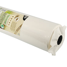 Μια κοντινή λήψη του PAPSTAR τραπεζομάντηλου ROYAL Collection, λευκό (25 μ x 1,18 μ), από την PAPSTAR GmbH δείχνει ένα τυλιγμένο λευκό τραπεζομάντηλο με υφή επιφάνειας και μπεζ ετικέτα μπροστά σε λευκό φόντο.