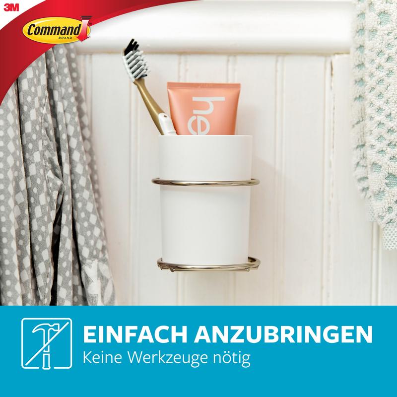 Ένα λευκό κύπελλο με οδοντόβουρτσα και οδοντόκρεμα στηρίζεται σε ένα Command™ Metall-Haken Bad, schmal, Satin Nickel από την 3M Deutschland GmbH· ιδανικό για αποθήκευση στο μπάνιο. Εύκολη τοποθέτηση - δεν χρειάζονται εργαλεία. Γάντζος χωρίς τρύπημα.
