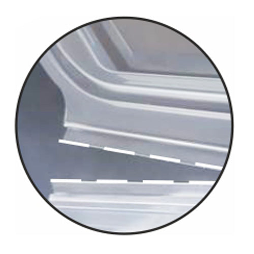 Μια κοντινή λήψη δύο επικαλυπτόμενων μεταλλικών φύλλων με μια διακεκομμένη γραμμή στη θέση σύνδεσης, μέσα σε έναν κύκλο - παρόμοια με την ασφαλή σφράγιση που παρέχουν τα κύπελλα συσκευασίας Starpak 50 με καπάκια, PP διαφανές οκταγωνικό.