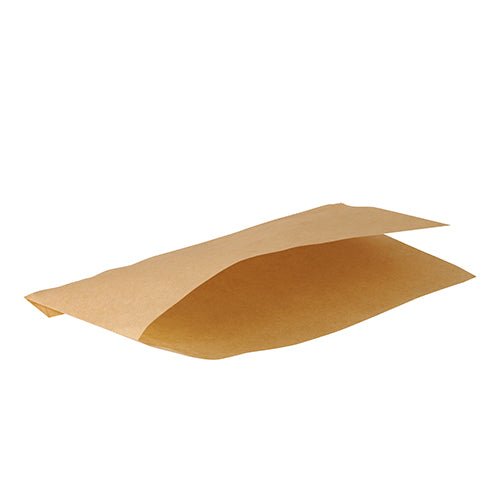 Ένα PAPSTAR Hot Dog-Taschen "pure" 18x11 cm, καφέ, ανθεκτικές στο λίπος | Συσκευασία (1000 τεμάχια) φάκελος της PAPSTAR GmbH είναι μερικώς ανοιγμένος σε μια λευκή επιφάνεια, το καφέ πτερύγιο είναι ανασηκωμένο.