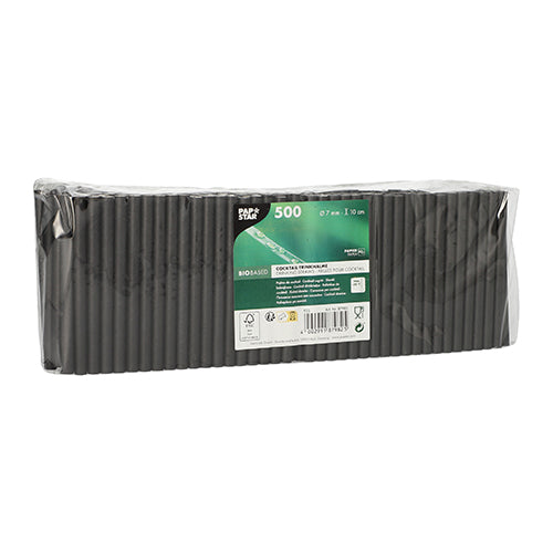 500 PAPSTAR Cocktail Trinkhalme aus Papier (7 mm, 10 cm, schwarz) in Klarsichtfolie verpackt von der PAPSTAR GmbH. Strohhalme aus biobasiertem Papier, sauber gestapelt, sind ideal für Cocktails und Events. Grünes und weißes Etikett auf der Vorderseite.