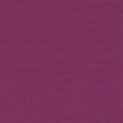Eine Nahaufnahme der strukturierten, stoffähnlichen Oberfläche der 100 PAPSTAR Servietten „ROYAL Collection“ 1/4-Falz, 40 cm x 40 cm von der PAPSTAR GmbH, in einem satten Magenta – perfekt für luxuriöse Servietten.
