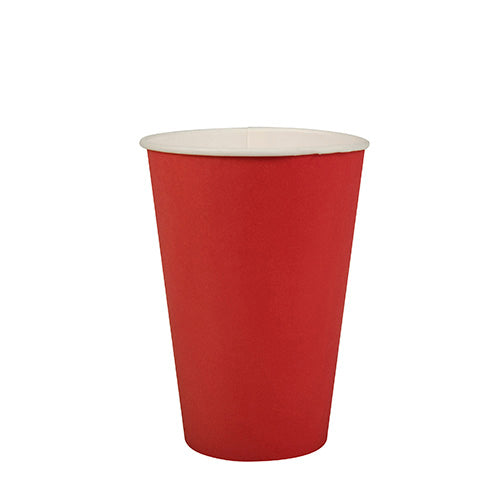 Ein roter PAPSTAR 20 Trinkbecher (0,2 l, Ø 7 cm, 9,7 cm) aus Pappe von PAPSTAR GmbH steht mit weißem Innenraum aufrecht vor weißem Hintergrund.