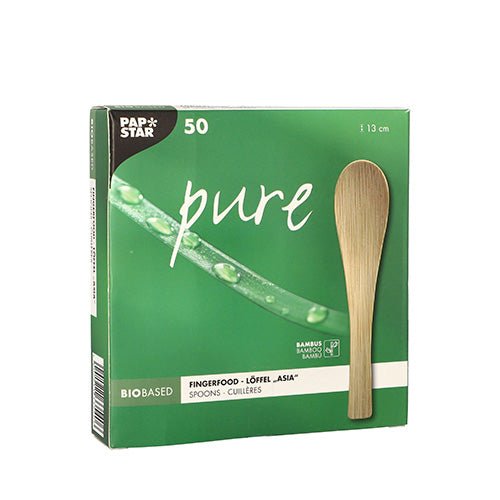 Το PAPSTAR κουτάλι από μπαμπού "pure" 13 cm στο πράσινο-λευκό κουτί (50 τεμάχια) από την PAPSTAR GmbH είναι ένα βιολογικής βάσης, βιώσιμο μαχαιροπίρουνο μιας χρήσης, ιδανικό για Asia-Fingerfood. Η συσκευασία δείχνει μια εικόνα κουταλιού από μπαμπού και διαφημίζει την φιλική προς το περιβάλλον ποιότητά του.