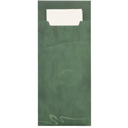 Die PAPSTAR 520 Bestecktaschen (20 x 8,5 cm) der PAPSTAR GmbH verfügen über eine grüne Papierhülle mit dezentem Wirbelmuster, in der sich eine weiße 2-lagige Serviette (33 x 33 cm) befindet, die über den oberen Rand der Hülle hinausragt.