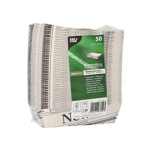 Μια συσκευασία με 50 λευκές PAPSTAR χάρτινες θήκες πατάτας τηγανιτής «Εκτύπωση Εφημερίδας» (PAPSTAR GmbH), συσκευασμένες σε διάφανη μεμβράνη, διαστάσεων 3,5 x 7 x 1,2 ίντσες, ιδανικές για καντίνες, με σχέδιο εκτύπωσης εφημερίδας και πράσινη ετικέτα προϊόντος.