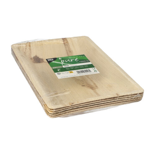 Μια στοίβα PAPSTAR 6 πιάτων, από φύλλο φοίνικα «pure» ορθογώνια φυσικά της PAPSTAR GmbH σε διαφανή πλαστική συσκευασία με πράσινη-λευκή ετικέτα, προσφέρει μια βιώσιμη λύση σερβιτσίου για περιβαλλοντικά συνειδητές περιστάσεις.