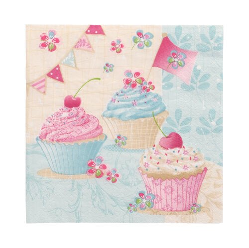 Εικονογράφηση τριών cupcakes με ροζ και μπλε γλάσο, κεράσια από πάνω, λουλούδια, σημαιάκια και μια ροζ σημαία μπροστά από ένα παστέλ φόντο με PAPSTAR 20 χαρτοπετσέτες 33x33 cm 3-στρώσεων Design Set 6 από την PAPSTAR GmbH ως κομψές πινελιές.