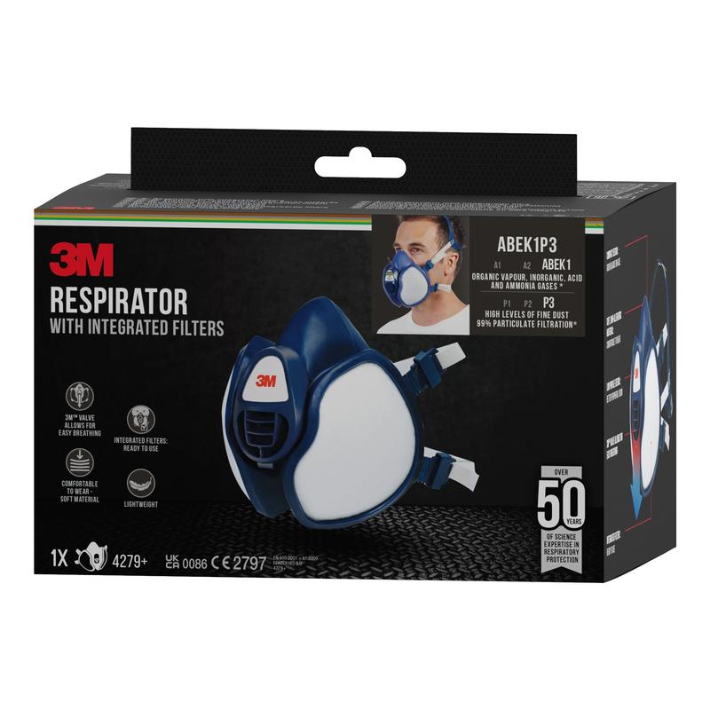 Η συσκευασία της μάσκας αναπνοής 3M™ με ενσωματωμένα φίλτρα της 3M Deutschland GmbH είναι κυρίως μαύρη και δείχνει πέρα από τις λεπτομέρειες προϊόντος μια εικόνα της μάσκας και μια μικρή φωτογραφία του χρήστη.