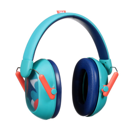 Το 3M™ προστατευτικό ακοής για παιδιά PKIDSP-TEAL-E της 3M Deutschland GmbH προσφέρει τιρκουάζ και μπλε ακουστικά, πορτοκαλί συνδέσεις, ένα μπλε επενδυμένο κεφαλόδεσμο και προστατεύει την ακοή των παιδιών από επίπεδα θορύβου μεταξύ 87-98 dB.