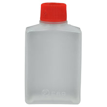 Der Sojabehälter der Abena Re-Seller GmbH ist ein klarer, rechteckiger Kunststoffbehälter mit rotem Schraubverschluss auf weißem Hintergrund. Er ist ideal für die umweltfreundliche Lagerung von Sojabohnen und verfügt über eine kleine geprägte Markierung in der Nähe des Bodens.