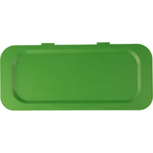 Ένα πράσινο ορθογώνιο πλαστικό καπάκι με στρογγυλεμένες γωνίες και δύο γλωττίδες, σχεδιασμένο ως καπάκι για τον κάδο απορριμμάτων Sækko Boy από την Abena Re-Seller GmbH. Στη μέση είναι χαραγμένο "ABENA".