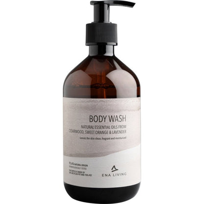 Το ENA Living Body Wash, 500 ml από την Abena Re-Seller GmbH (κουτί με 8 συσκευασίες), περιποιείται ενυδατικά με αιθέρια έλαια από κέδρο, πορτοκάλι και λεβάντα. Ο λευκός σχεδιασμός υπογραμμίζει τη μαλακή λοσιόν για το σώμα.