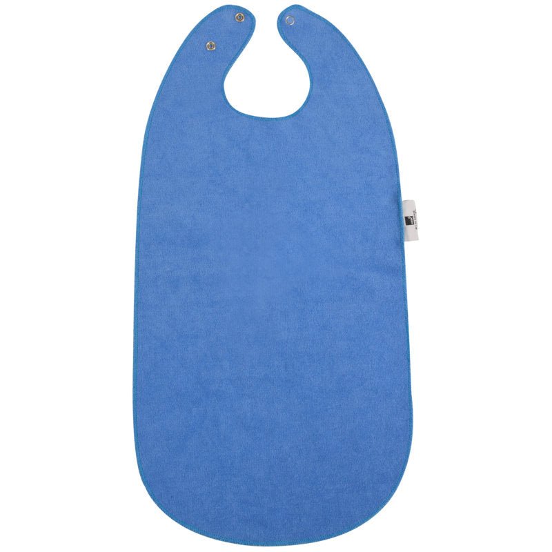 Το "Speiselatz Waschbar f. Kinder, 28x58,5 cm, Blau" από την Abena Re-Seller GmbH είναι μια μπλε, πλενόμενη σαλιάρα με δύο μεταλλικά κουμπιά στον αυχένα και μια λευκή ετικέτα στη δεξιά άκρη, επίπεδη σε λευκό φόντο. Πωλείται σε κουτιά (πακέτο των 10).