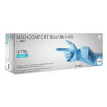 Ένα κουτί AMPri MED-COMFORT BLUE ULTRA 400 εξαιρετικά μακριά γάντια εξέτασης μιας χρήσης από νιτρίλιο από την AMPri Handelsgesellschaft mbH, χαρακτηρισμένα ως μέγεθος «S» και ιδανικά για τη βιομηχανία τροφίμων. Αυτά τα μπλε γάντια νιτριλίου είναι χωρίς λάτεξ, χωρίς πούδρα και μπορούν να φορεθούν και στα δύο χέρια. Στη συσκευασία υπάρχει μια εικόνα χεριών που φορούν αυτά τα μπλε γάντια εξέτασης.