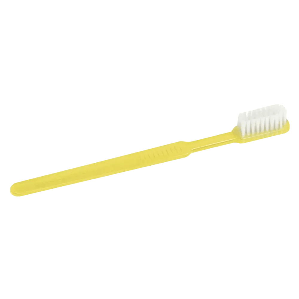 Μια κίτρινη AMPri MED-COMFORT Dental PS Μίας Χρήσης Οδοντόβουρτσα με οδοντόκρεμα από πλαστικό με λευκές τρίχες παρουσιάζεται σε απλό λευκό φόντο, υπογραμμίζοντας την ευκολία στην οδοντική φροντίδα.