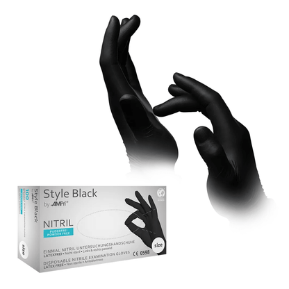 Η εικόνα δείχνει τα AMPri STYLE BLACK Nitrilhandschuhe puderfrei von MED-COMFORT, Schwarz, που φοράει ένα άτομο σε διάφορες θέσεις πάνω από το ντουλαπάκι των γαντιών στα χέρια του. Η συσκευασία με το εμπορικό όνομα AMPri Handelsgesellschaft mbH υποδεικνύει ότι τα γάντια είναι τόσο χωρίς πούδρα όσο και χωρίς λάτεξ.