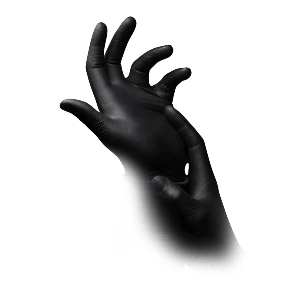 Ένα ζευγάρι χέρια που φοράνε AMPri STYLE BLACK Nitrilhandschuhe puderfrei von MED-COMFORT της AMPri Handelsgesellschaft mbH. Τα μαύρα γάντια είναι τοποθετημένα έτσι ώστε το ένα χέρι να κρατάει τον καρπό του άλλου, μπροστά από ένα απλό λευκό φόντο.