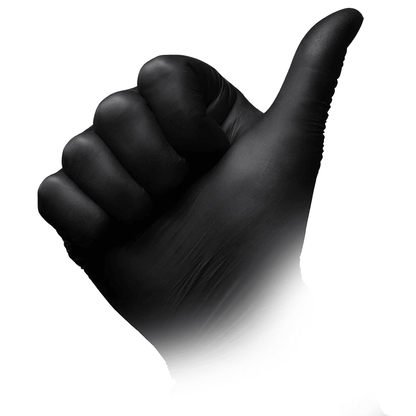 Ένα χέρι που φοράει ένα AMPri STYLE BLACK Nitrilhandschuhe puderfrei von MED-COMFORT, Schwarz της AMPri Handelsgesellschaft mbH δείχνει έναν αντίχειρα προς τα πάνω μπροστά από ένα λευκό φόντο.