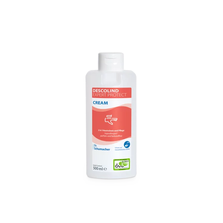 Ένα λευκό μπουκάλι των 500 ml Dr. Schumacher Descolind Expert Protect Cream Hautschutzcreme της Dr. Schumacher GmbH με κόκκινη-λευκή ετικέτα, ιδανικό για χέρια που κινδυνεύουν από αλλεργίες, στέκεται μπροστά σε ένα φωτεινό φόντο.