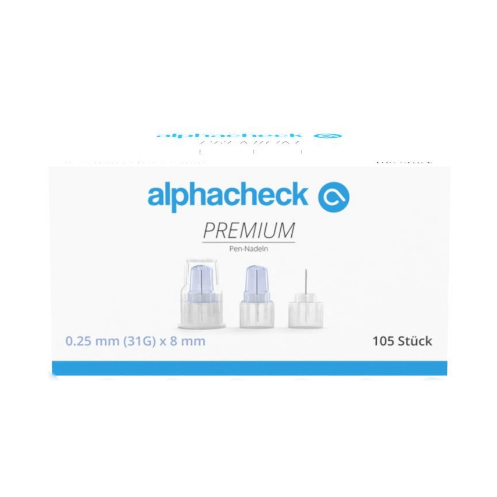 Η εικόνα δείχνει ένα κουτί Alphacheck PREMIUM Pen-Nadeln, διάφορα μεγέθη από την Berger Med GmbH, που έχουν αναπτυχθεί για ελάχιστο πόνο κατά τη χορήγηση ινσουλίνης. Στη συσκευασία αναφέρεται ότι οι βελόνες έχουν μέγεθος 0,25 mm (31G) x 8 mm και το κουτί περιέχει 105 τεμάχια. Στο κουτί απεικονίζονται τρεις βελόνες πένας.