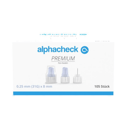 Η εικόνα δείχνει ένα κουτί Alphacheck PREMIUM Pen-Nadeln, διάφορα μεγέθη από την Berger Med GmbH, που έχουν αναπτυχθεί για ελάχιστο πόνο κατά τη χορήγηση ινσουλίνης. Στη συσκευασία αναφέρεται ότι οι βελόνες έχουν μέγεθος 0,25 mm (31G) x 8 mm και το κουτί περιέχει 105 τεμάχια. Στο κουτί απεικονίζονται τρεις βελόνες πένας.