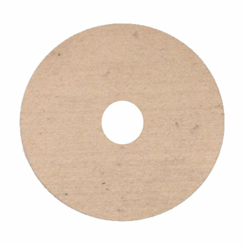 Eine flache, runde, beigefarbene Scheibe mit Mittelloch, ähnlich dem Arcora Filz Profi Schafswolle Polierpad (17", 432 mm) von Arcora International GmbH zum Polieren von Holzböden mit Maschinen bis 350 U/min. Der Hintergrund ist weiß.