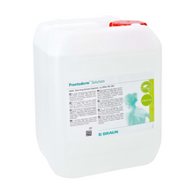 Ένας ευρύχωρος λευκός περιέκτης με λαβή, που περιέχει τη „B.Braun Prontoderm® Λύση για αποικιοποίηση MRE του δέρματος και των βλεννογόνων“ από την B. Braun Deutschland GmbH & Co. KG, εξασφαλίζει εξαιρετική συμβατότητα με το δέρμα. Η ετικέτα περιέχει ένα μικρό κείμενο και ένα πράσινο λογότυπο καθώς και μια εικόνα ενός ατόμου. Ο ειδικά σχεδιασμένος για την αποικιοποίηση MRE περιέκτης είναι ασφαλισμένος με ένα κόκκινο καπάκι.