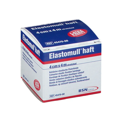 Ένα κουτί BSN Elastomull® haft, ένας ελαστικός επίδεσμος στερέωσης με πολυμερές χωρίς λάτεξ. Η συσκευασία είναι λευκή με μπλε και κόκκινο κείμενο, το μέγεθος αναφέρεται ως 4 cm x 4 m τεντωμένο, ετικέτα από την BSN Medical GmbH.