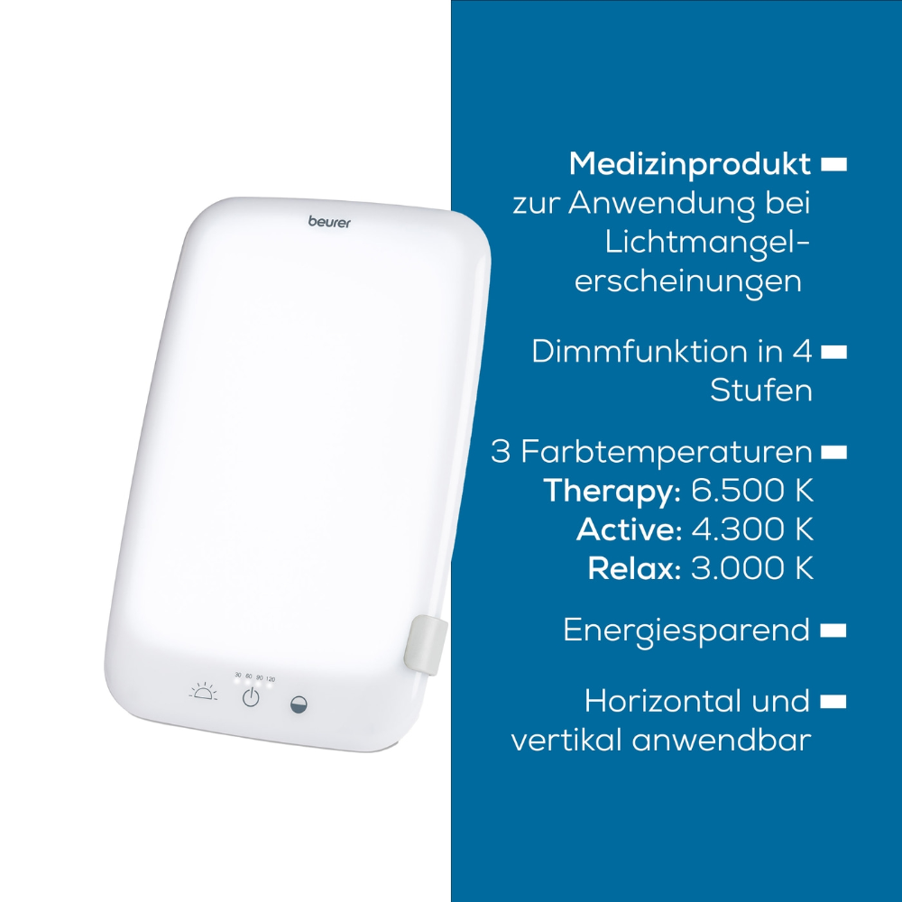 Εικόνα της Beurer λάμπας ημέρας TL 35 σε λευκό φόντο. Η λάμπα είναι λευκή και ορθογώνια με στρογγυλεμένες άκρες. Το κείμενο στην εικόνα περιγράφει τις λειτουργίες του προϊόντος, συμπεριλαμβανομένης της ρυθμιζόμενης φωτεινότητας με έναν ρυθμιστή, τρεις θερμοκρασίες χρώματος και ενεργειακή απόδοση. Το προϊόν κατασκευάζεται από την Beurer GmbH και παραδίδεται σε συσκευασία με ένα κομμάτι.