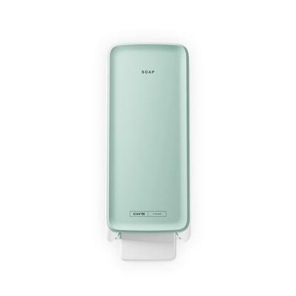 Ο διανομέας σαπουνιού CWS PureLine Foam είναι ένας τοίχου, ορθογώνιος διανομέας σε ανοιχτό πράσινο με την επιγραφή "SOAP" στην μπροστινή πλευρά, έναν λευκό μοχλό πίεσης από κάτω και το branding της CWS κοντά στη βάση - ιδανικός για κάθε χώρο υγιεινής.