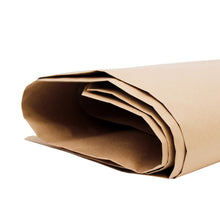 Κοντινό πλάνο του χάρτινου σάκου DEISS 120 λίτρων από την EMIL DEISS KG (GmbH + Co.): αρκετοί λείοι, ασημάδευτοι καφέ χάρτινοι σάκοι Kraft (πακέτο των 25), εν μέρει τυλιγμένοι και στοιβαγμένοι με ορατές άκρες.