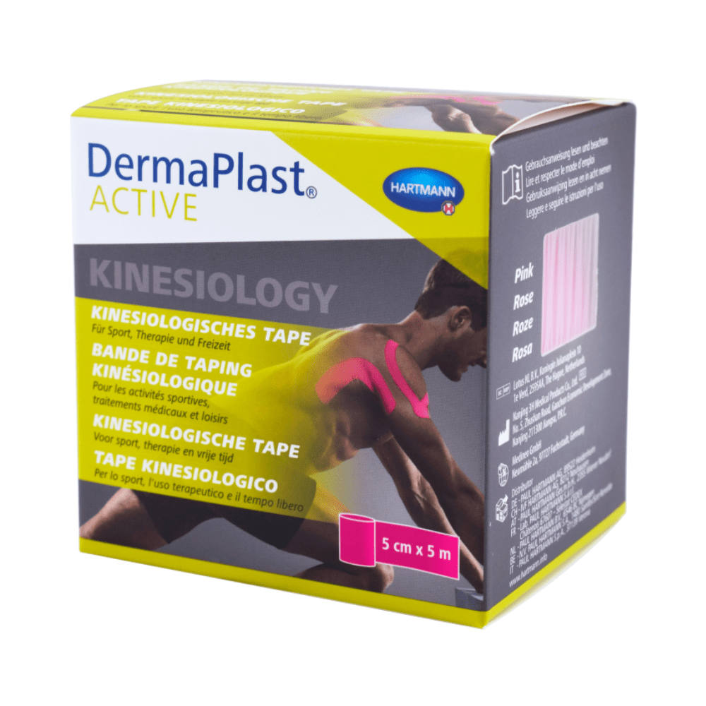 Ένα κουτί με ταινία κινησιολογίας DermaPlast® ACTIVE της Paul Hartmann AG. Στη συσκευασία απεικονίζεται ένας δρομέας που κολλάει αθλητική ταινία στον ώμο του. Το κουτί είναι επισημασμένο με λεπτομέρειες προϊόντος και οδηγίες χρήσης.